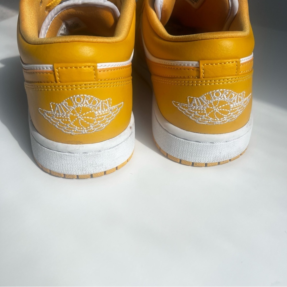 Nike Air Jordan 1 Low mustard white two tone Sneakers size 7.5 - Picture 5 of 12